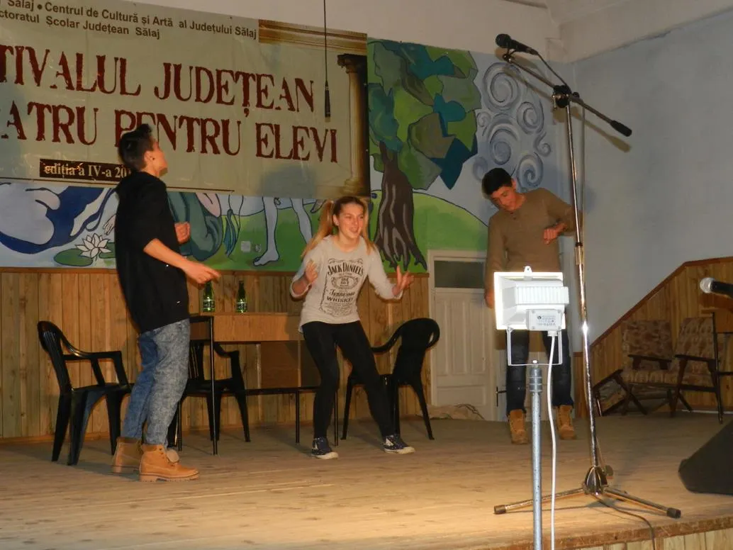 Se fac înscrieri la Festivalul Judeţean de Teatru pentru Elevi