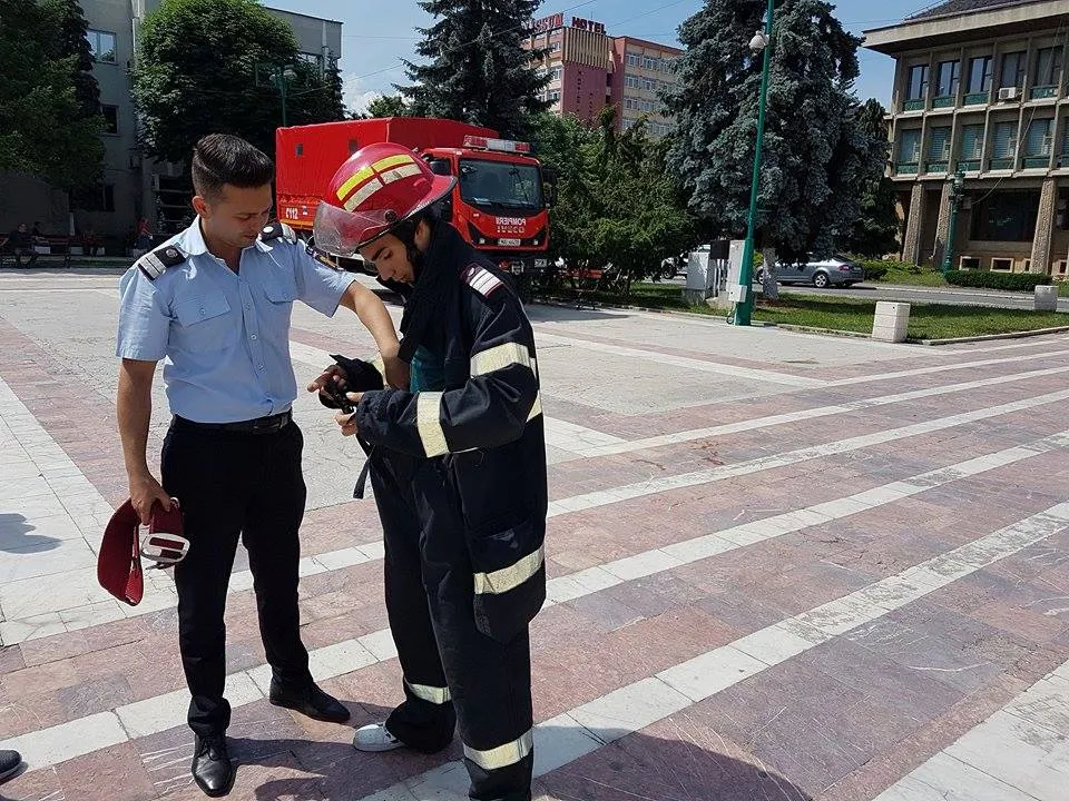 De ziua lor, pompierii sălăjeni îşi prezintă tehnica de luptă