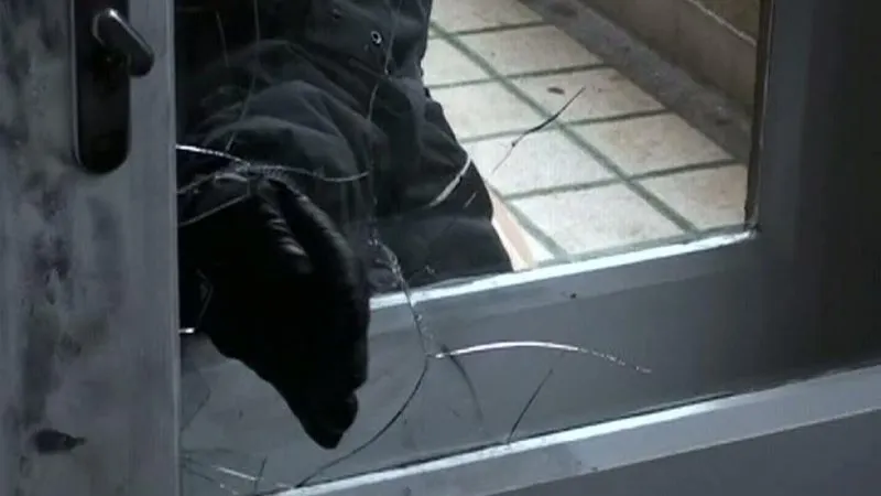 Suspecți de furt, identificați de polițiști