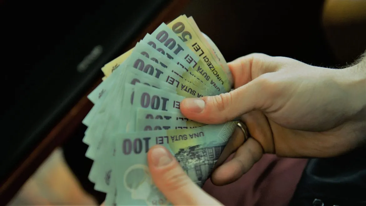 Aproape 300 de elevi din Sălaj vor primi ”Bani de liceu”