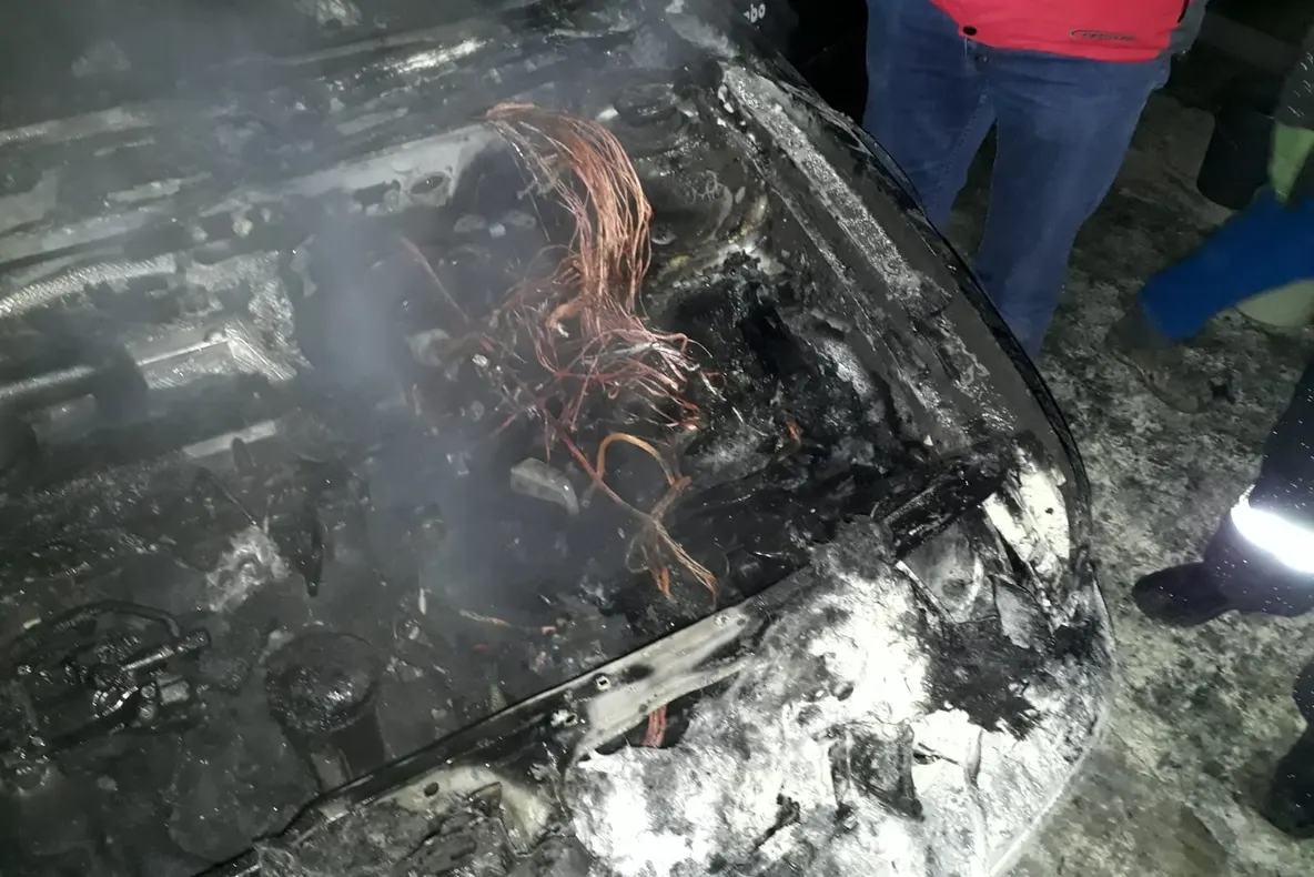 Autoturism cuprins de flăcări la Treznea