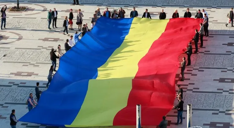 Tinerii liberali sălăjeni aduc ''Caravana Tricolorul'' la Zalău.  Un drapel de dimensiuni impresionante va fi desfăşurat în centrul oraşului