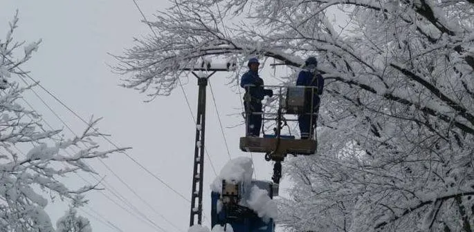 Peste 1.400 de gospodării din Sălaj au rămas fără curent electric