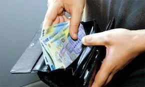Peste jumătate din salariații județului lucrează în servicii