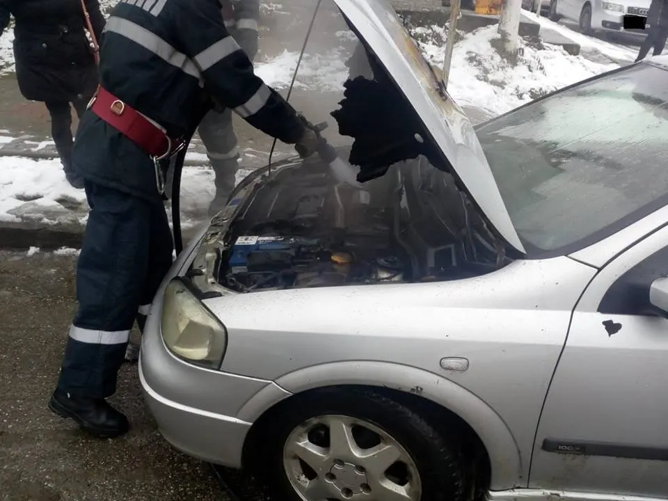 Autoturisme cuprinse de flăcări în Șimleu Silvaniei și Zalău