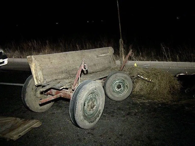 Coliziune între un autoturism și o căruță. Două persoane au fost rănite