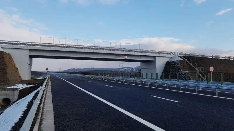Încă trei secțiuni din Autostrada Transilvania intră în linie dreaptă. Zeci de km traversează Sălajul