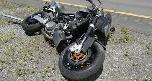 Sfaturi de la poliţiştii sălăjeni pentru motociclişti: Nu „tăiaţi“ curbele, purtaţi echipament strălucitor şi nu cumpăraţi o cască folosită