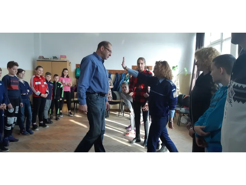 Sute de elevi sălăjeni au participat la concursul „Polițist junior”