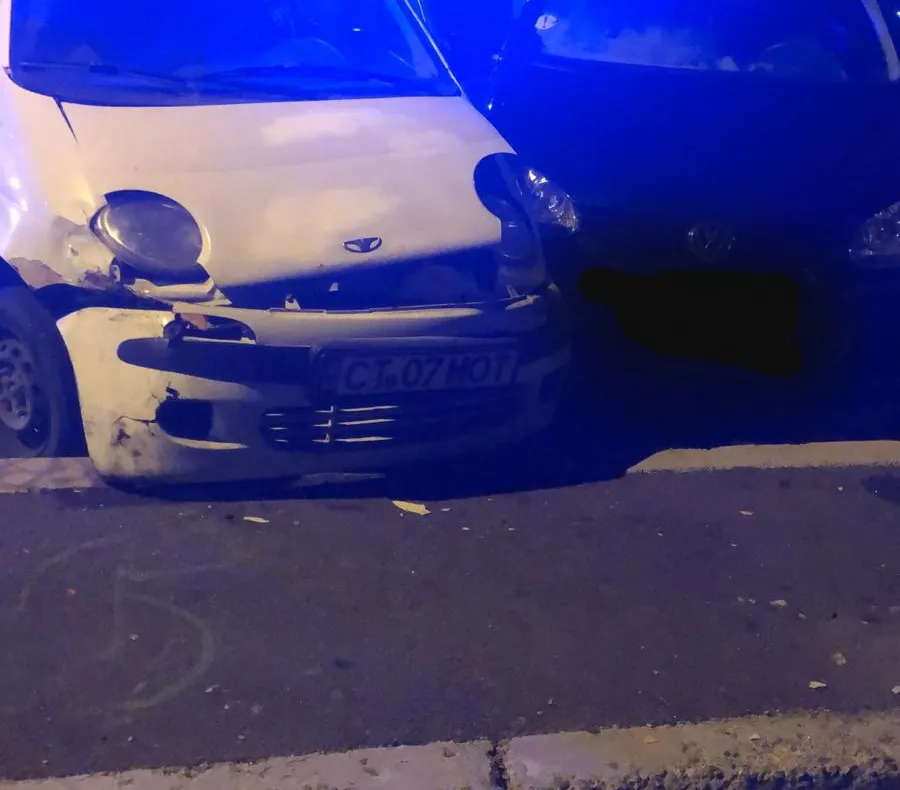La un pas de tragedie: a intrat cu autoutilitara într-un cap de pod