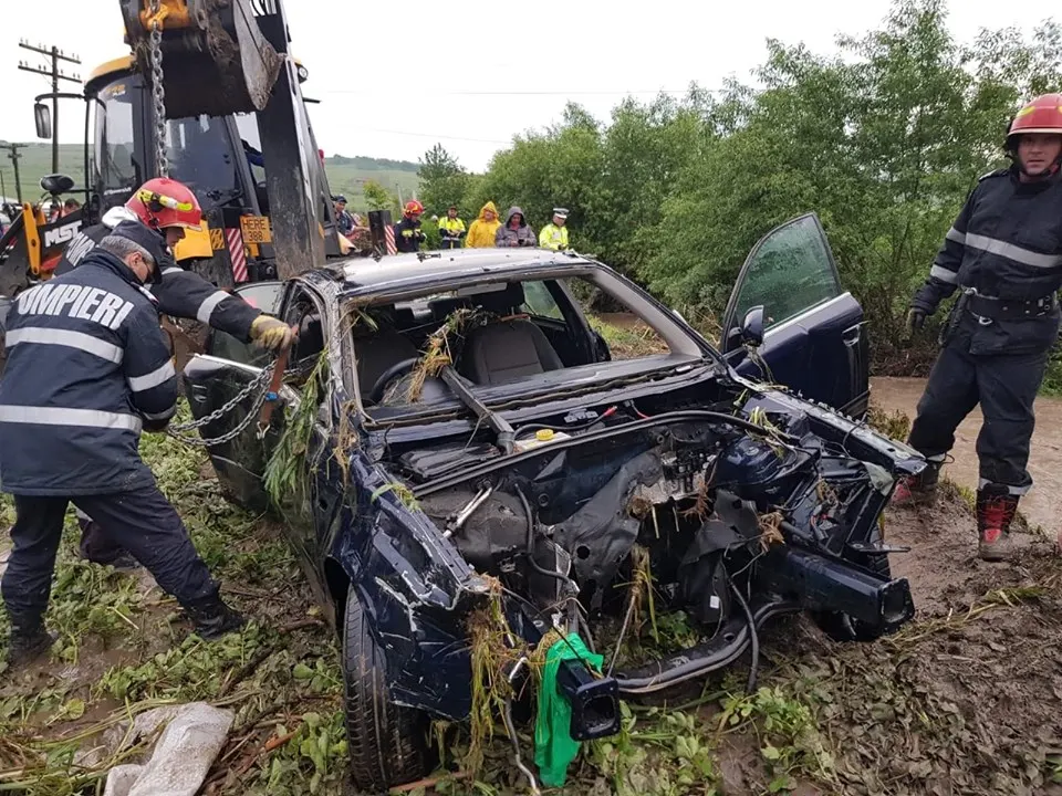 Video Prăpăd la Hereclean: autoturisme, luate de viitură