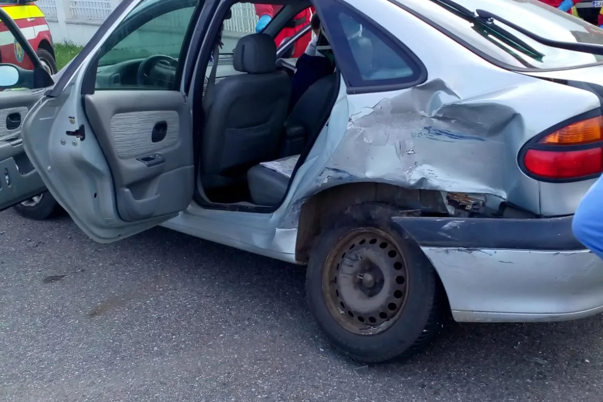 Accident cu două victime pe drumul judeţean 1F, între localitățile Românași și Poarta Sălajului