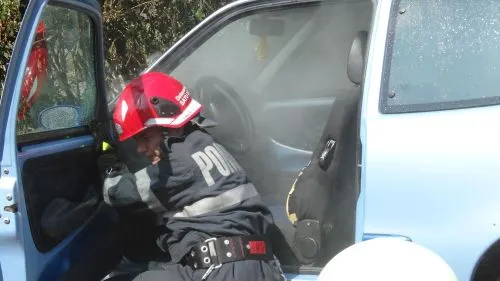 Autoturism aflat în trafic, cuprins de flăcări