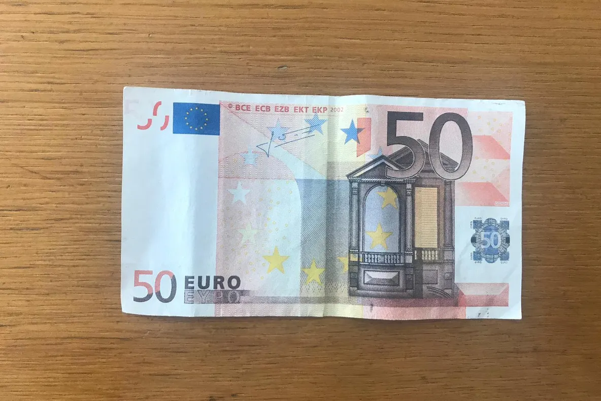 Jibouan, prins cu euro falşi la o casă de schimb valutar