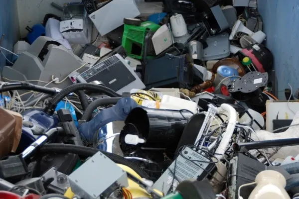 La Zalău: campanie de colectare a deşeurilor electrice