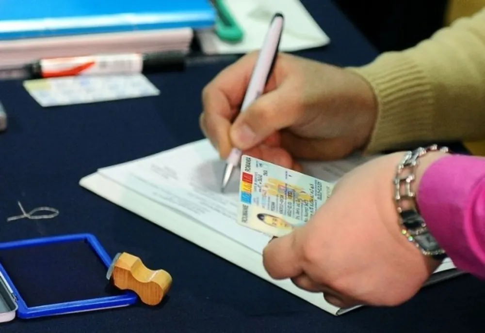 Sâmbătă şi duminică, 23 şi 24 noiembrie, program de lucru cu publicul la Serviciul Public Comunitar de Evidență a Persoanelor