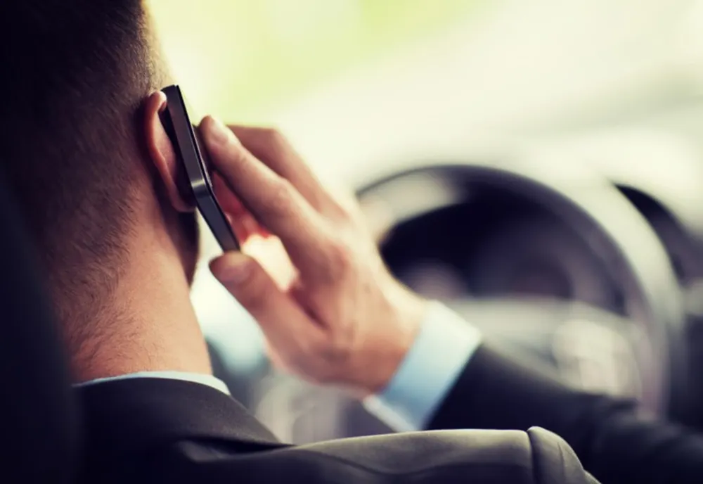 6 din 10 oameni au telefon mobil. Cât de nocive sunt acestea?