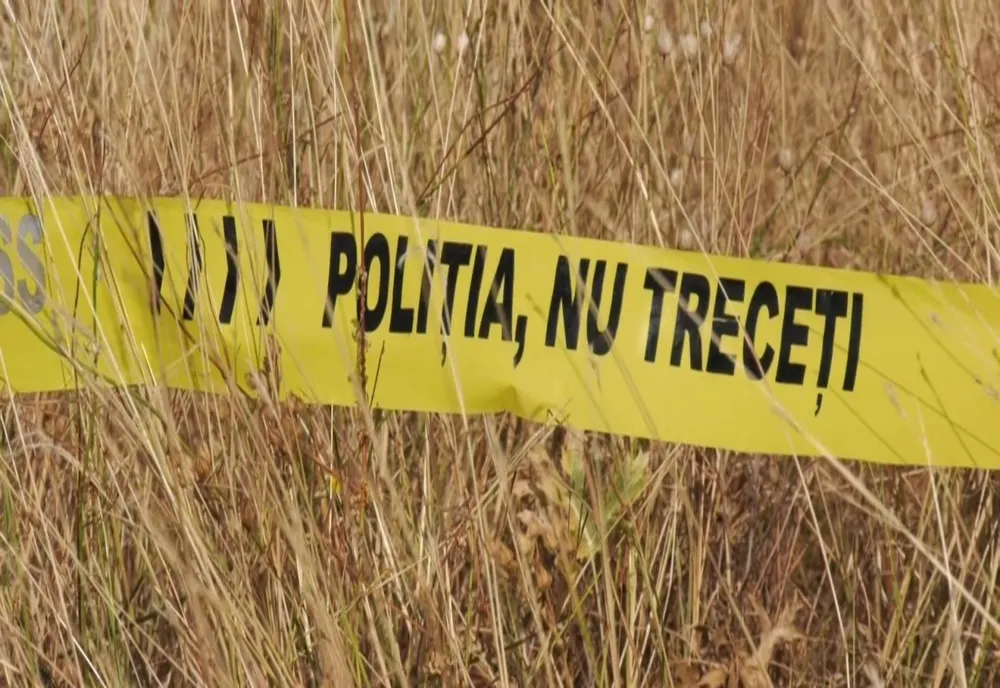 Trupul neînsuflețit al unui bărbat, găsit pe un teren din municipiu