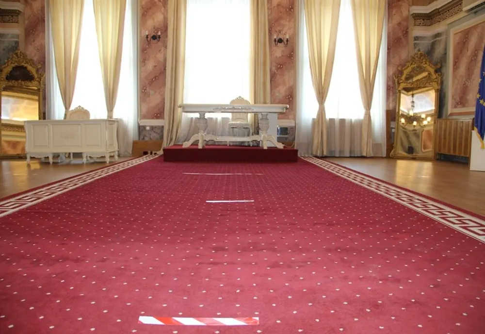  Stare de alertă: numărul de participanți la oficierea căsătoriei - opt persoane inclusiv mirii