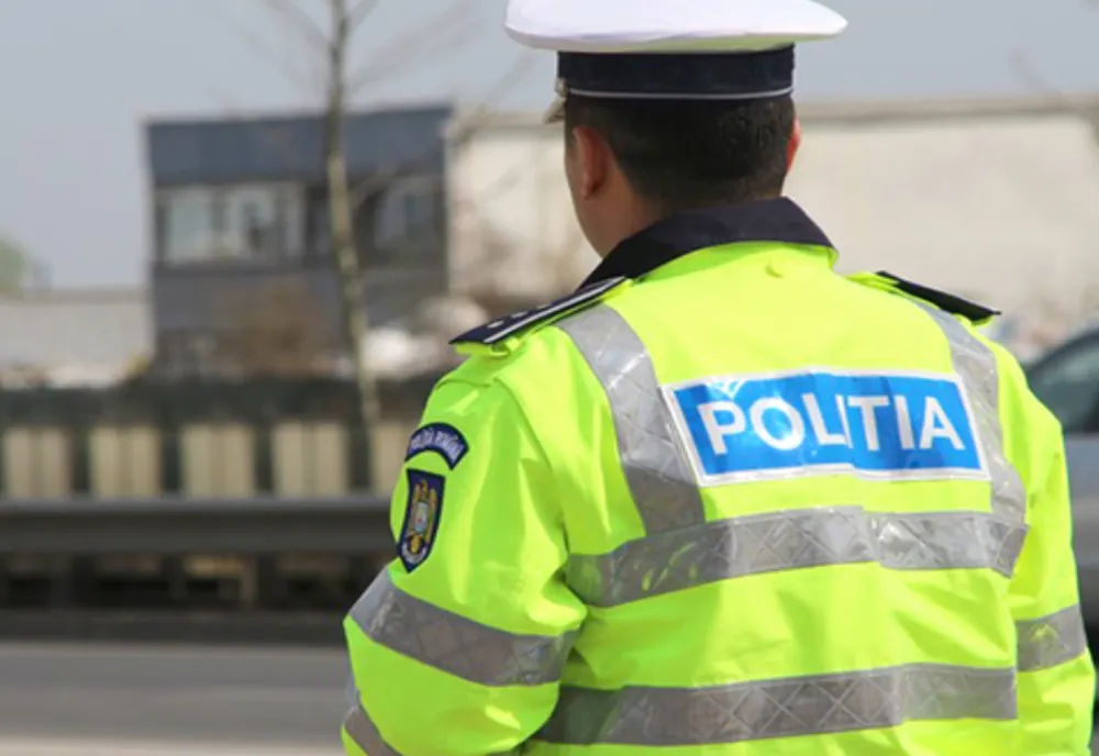 Aproape 500 de autovehicule de transport marfă şi persoane au fost verificate de poliţişti