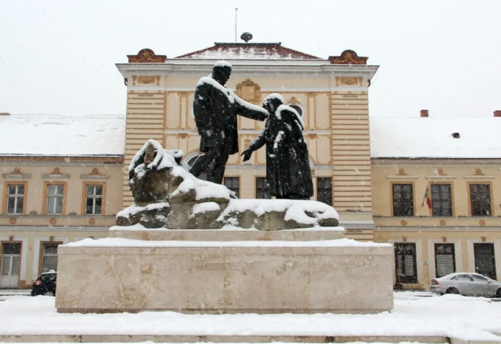 Soclul monumentului istoric ''Wesselenyi'', din centrul municipiului Zalău, reabilitat! Ce se va întâmpla cu Piața Iuliu Maniu