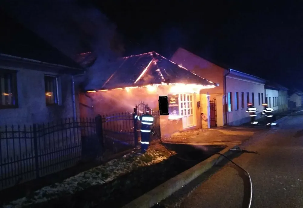 Salon de înfrumusețare din Șimleul Silvaniei, afectat de incendiu din cauza unei țigări