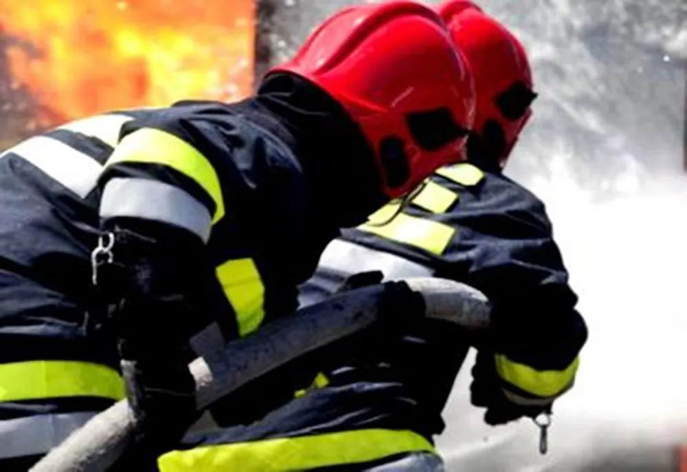 Grajd de animale, mistuit de un incendiu, în Fântânele-Rus