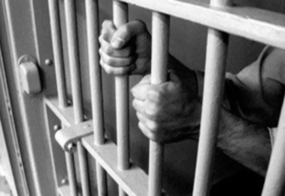 Sălăjean condamnat de instanță, dus după gratii de polițiști! Ce infracțiune a comis 