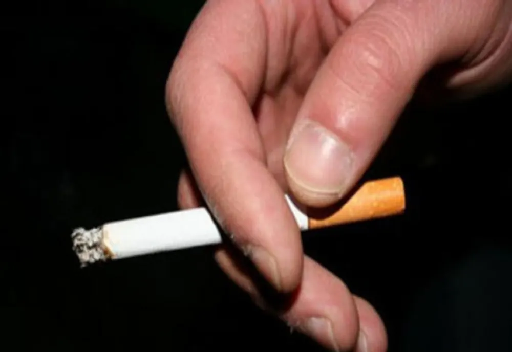 14 elevi din Zalău amendaţi de poliţişti pentru că fumau în curtea şcolii