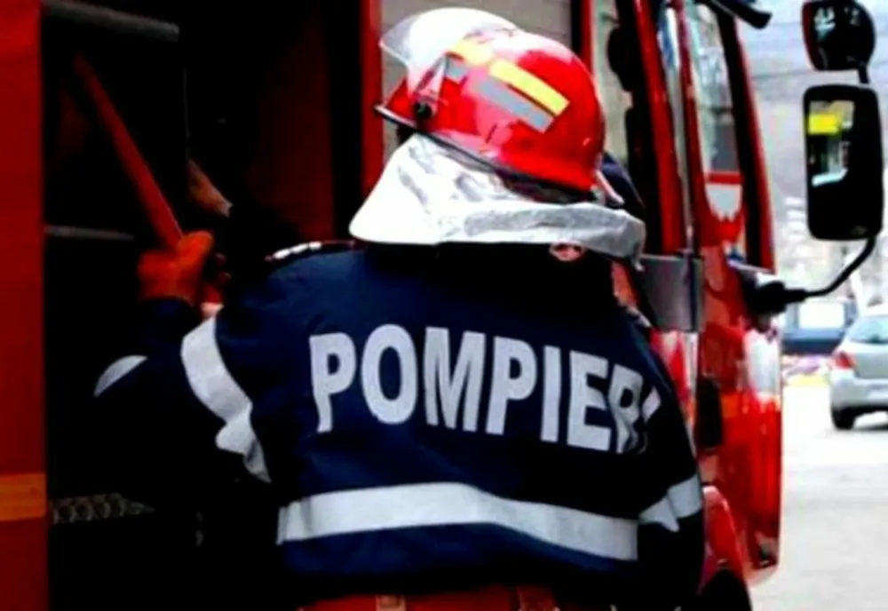 Incendiu la hala unei firme din Crișeni! Pompierii au intervenit și l-au lichidat rapid