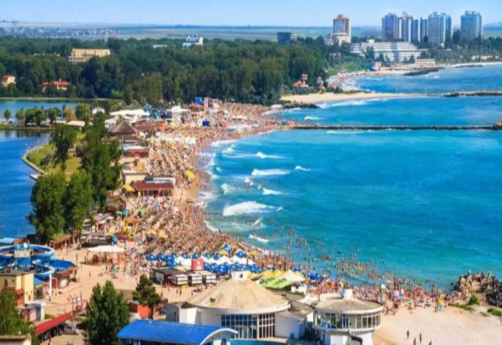 Vacanțele pe litoral se scumpesc începând de mâine