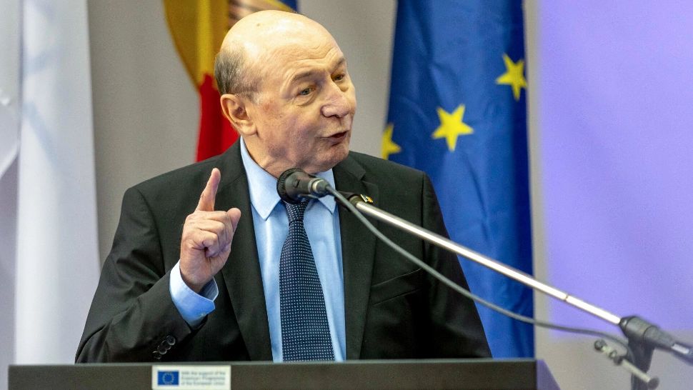 Traian Băsescu le recomandă românilor să lase mașinile acasă