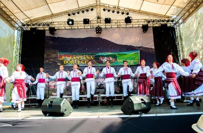 La Șimleu Silvaniei începe Festivalul Internațional de folclor  pentru românii de pretutindeni „La Fântâna Dorului”