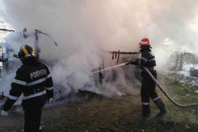 Incendiu la o afumătorie din Zimbor