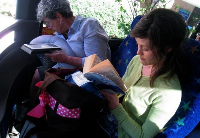 Pofesorii navetiști își primesc banii de transport petru luna iunie