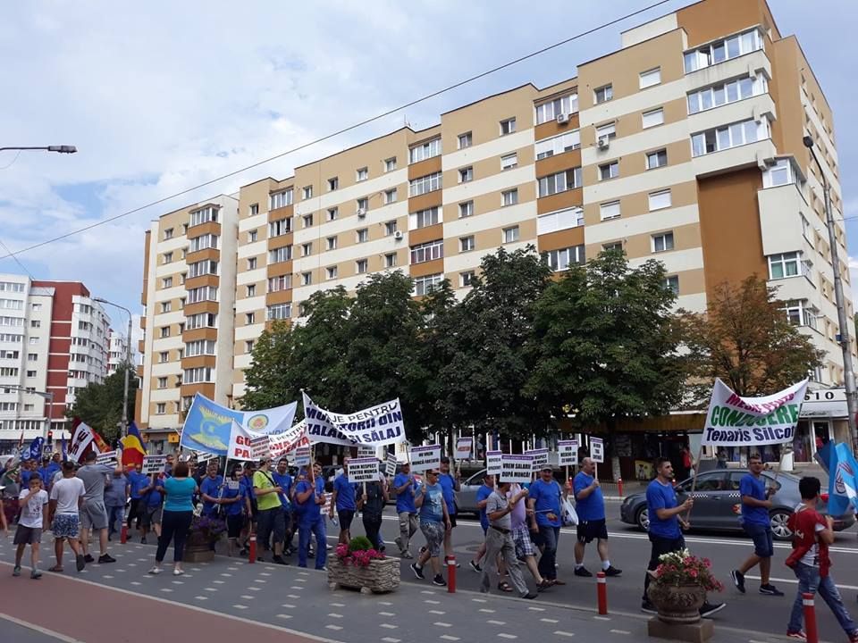 Angajaţii celui mai mare producător de ţevi ies din nou astăzi în stradă