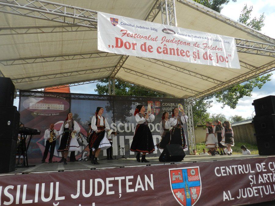 La Bănișor: Festivalul județean de folclor „Dor de cântec și de joc”