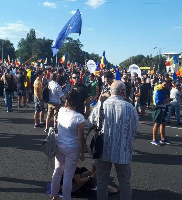 Sălăjeni, prezenţi în Piaţa Victoriei: "Greu de descris în cuvinte ceea ce am trăit aseară"