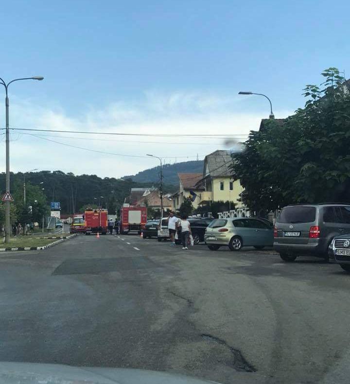 Trei maşini implicate într-un accident, în Zalău. O tânără a fost rănită