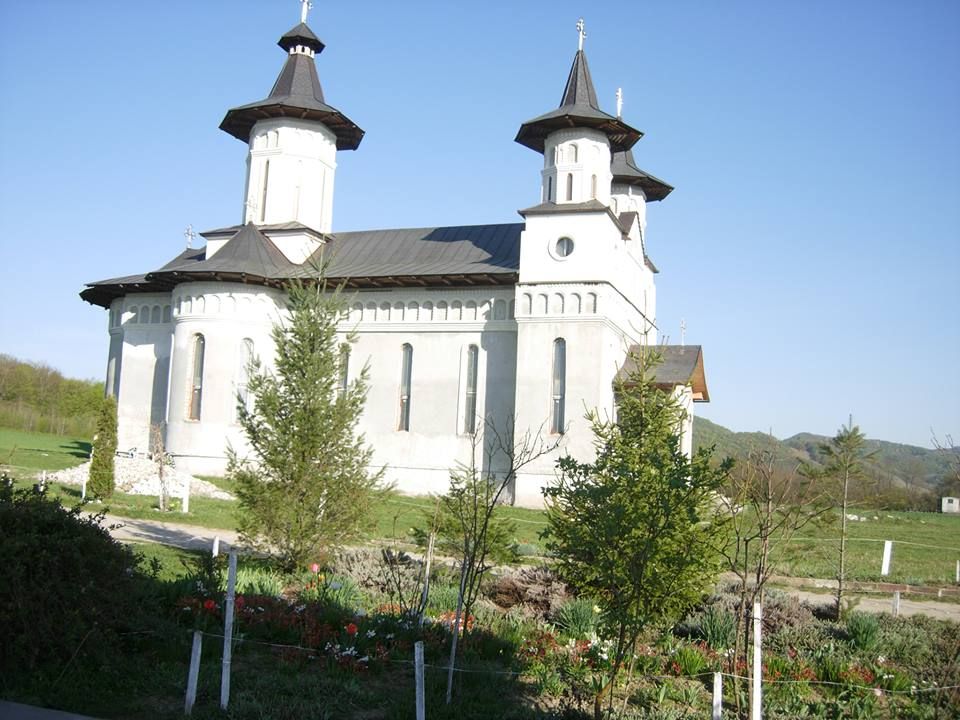 Se caută pictori pentru mănăstirea din Rus