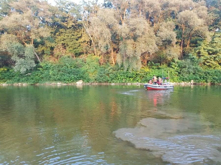 Pompierii şi scafandri continuă căutările în cazul bărbatului dispărut  în râul Someș. Dispariţia a fost anunţată duminică