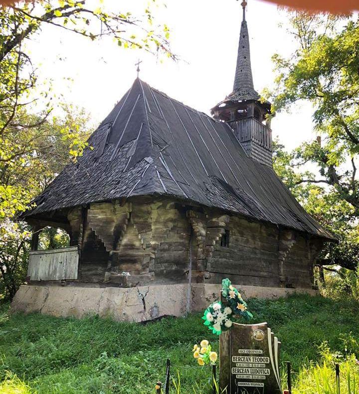 Prinţul Charles finanţează refacerea bisericii de lemn din Brusturi