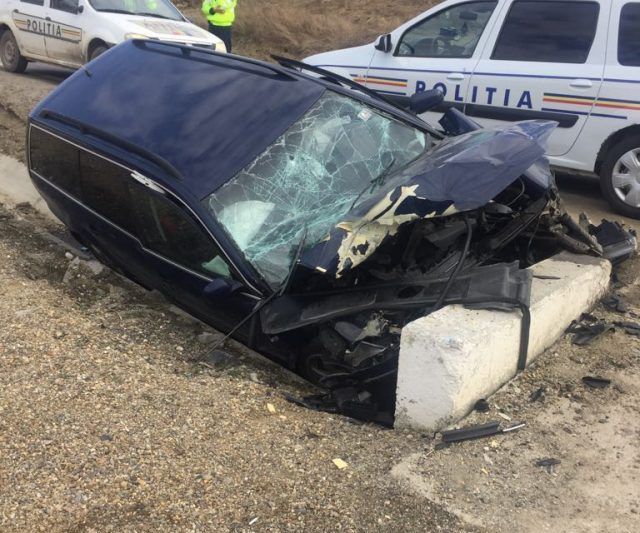 A ajuns cu maşina într-un cap de pod