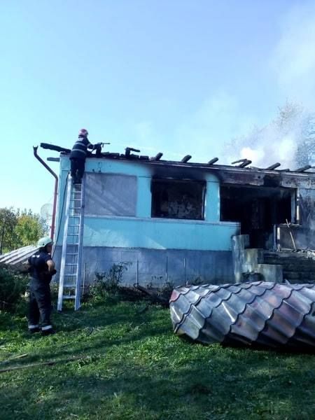 La Văleni, gospodărie distrusă de jar căzut din sobă