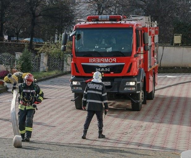 Incendiu la un restaurant din Zalău. O angajată, în stare de şoc