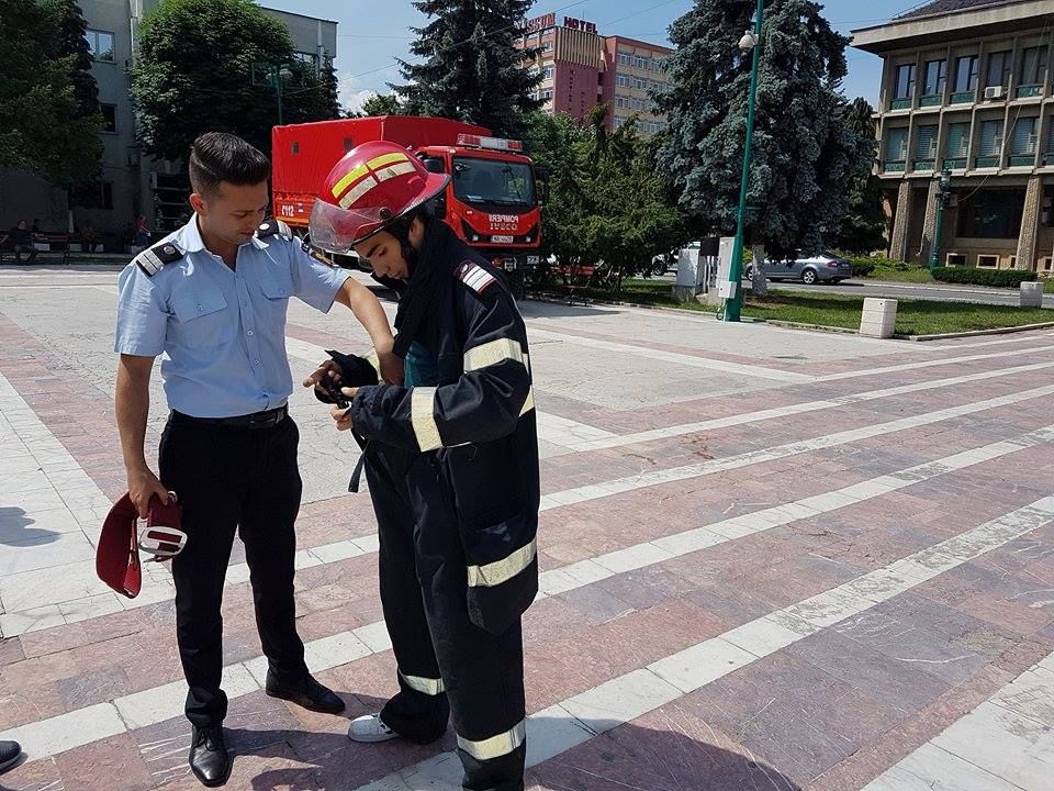 De ziua lor, pompierii sălăjeni îşi prezintă tehnica de luptă