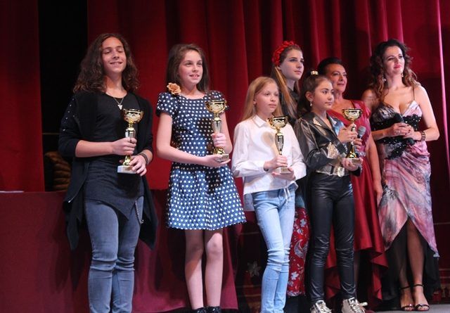 La Festivalul ''Best Pop Rock'' din Târgu Neamţ: Talentata artistă Carla Sabău - pe podium