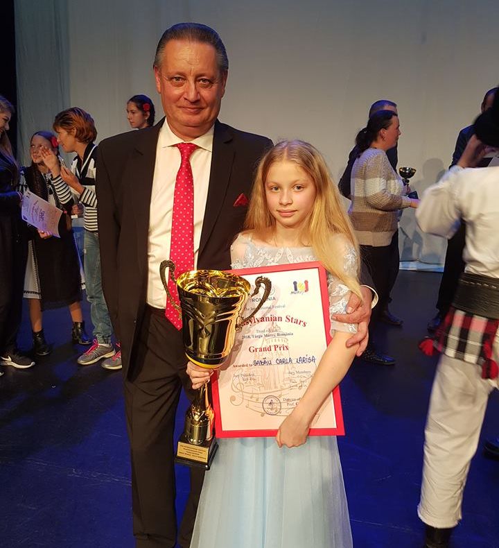 Talentata artistă Carla Sabău, din nou pe podium. Trei trofee  la Festivalul Internațional ''Transylvanian Stars'' Târgu Mureș
