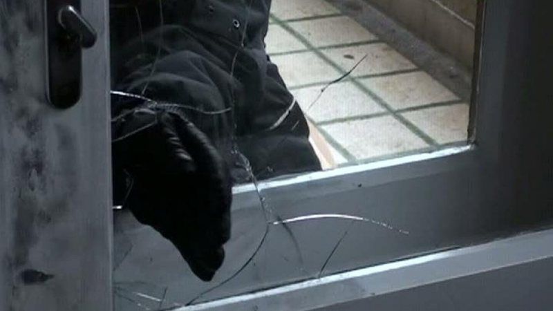 A furat diverse unelte din locuința unui jibouan