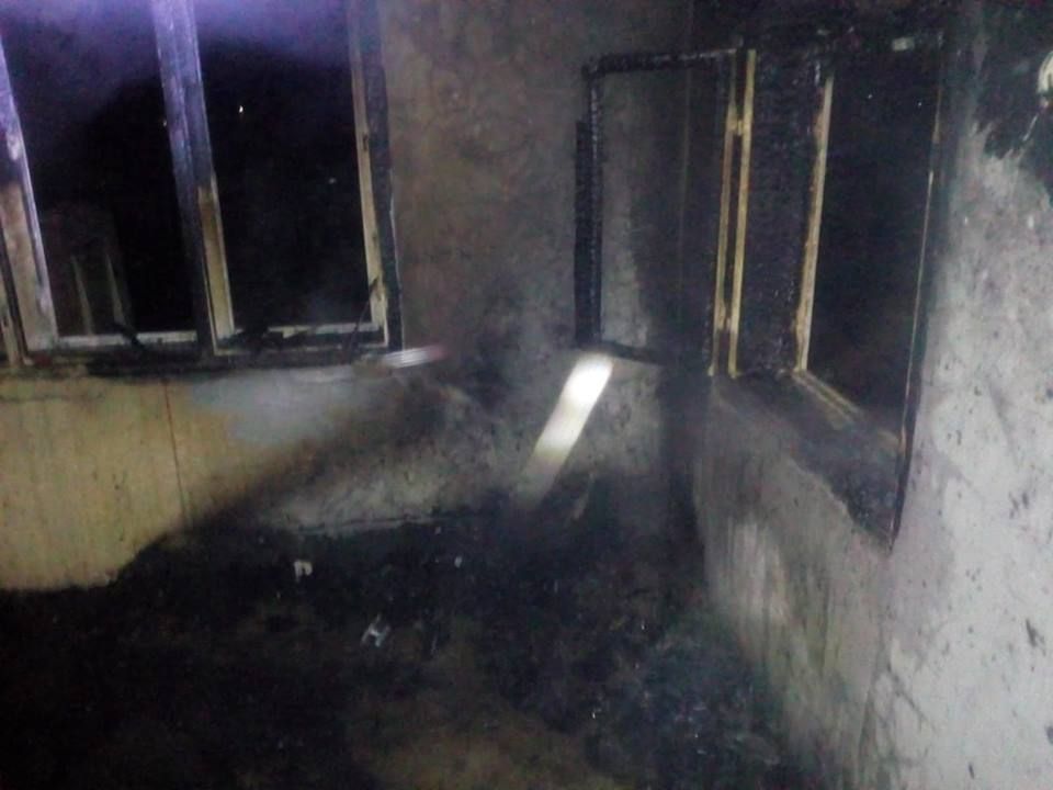 A adormit cu țigara aprinsă și i-a luat foc casa